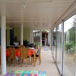 Vordach bietet Regen- und Sonnenschutz - Holzbauzenter